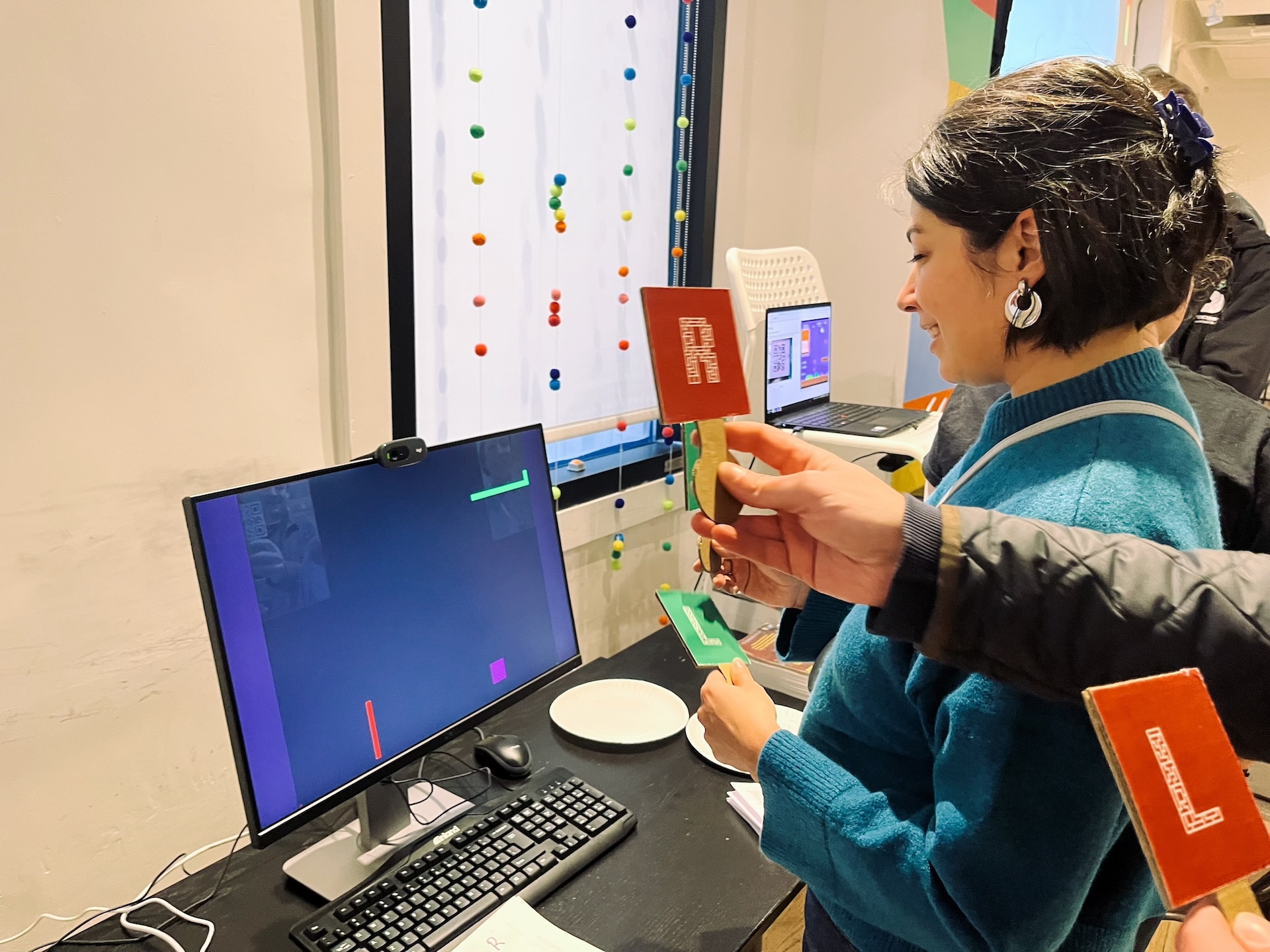 Two people playing serpent qrossing